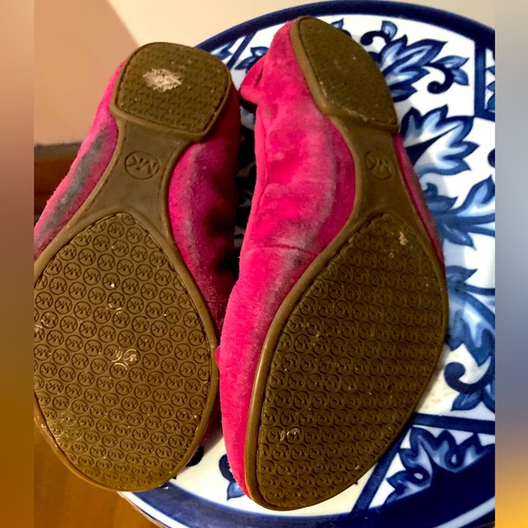 Mom’s Closet ❤️ MICHAEL KORS FLATS ! 💫 - Picture 3 of 3